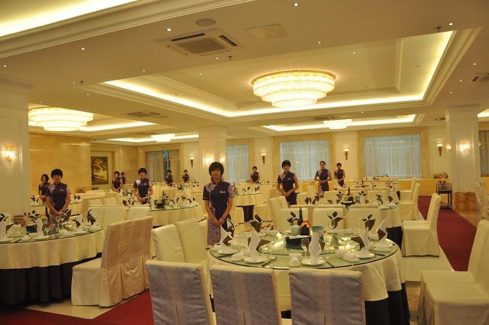 Liaowu Meeting Center Hotel 赵家屯村 外观 照片